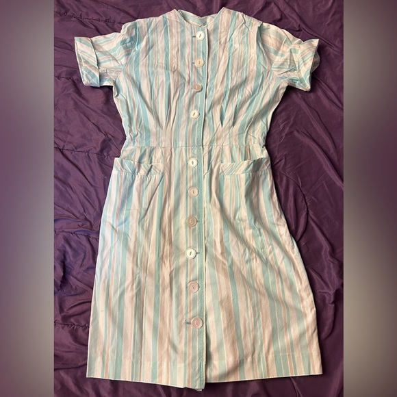 Beautiful vintage button down dress blue and white stripe - Picture 7 of 7